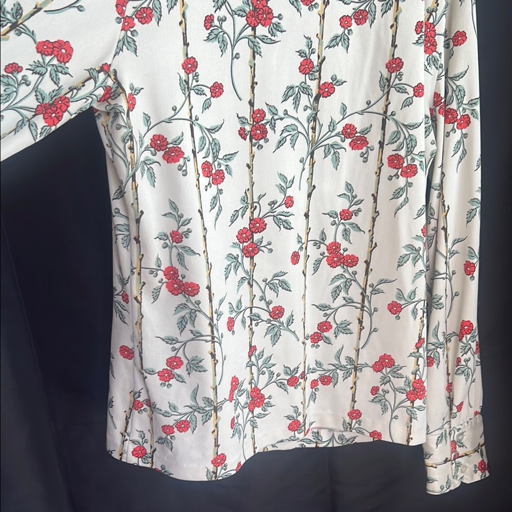 White and Red Casual Button Down Shirt with Floral Pattern - Picture 7 of 8